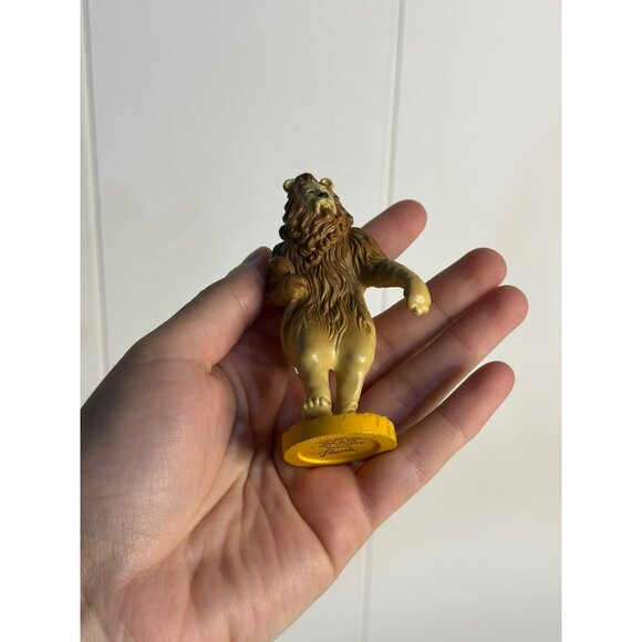 VTG 1987 Cowardly Lion PVC Figure Yellow Brick Road Base Collectible 3.5" Macau - Picture 3 of 5